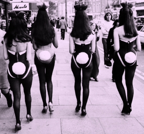 03+London+Playboy+Bunnies+1970s.jpg
