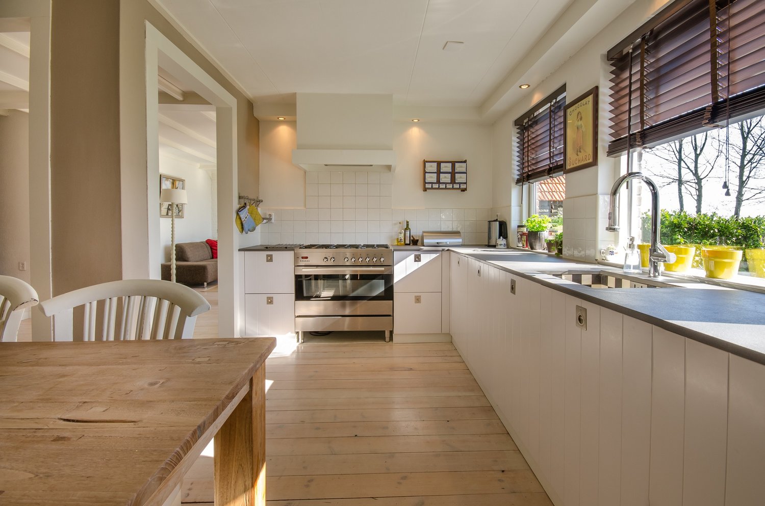 white_kitchen_interior_design.jpg