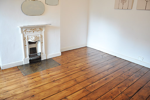 Guest bedroom Victorian wood floor finished with Osmo Polyx Oil in Amber 3072
