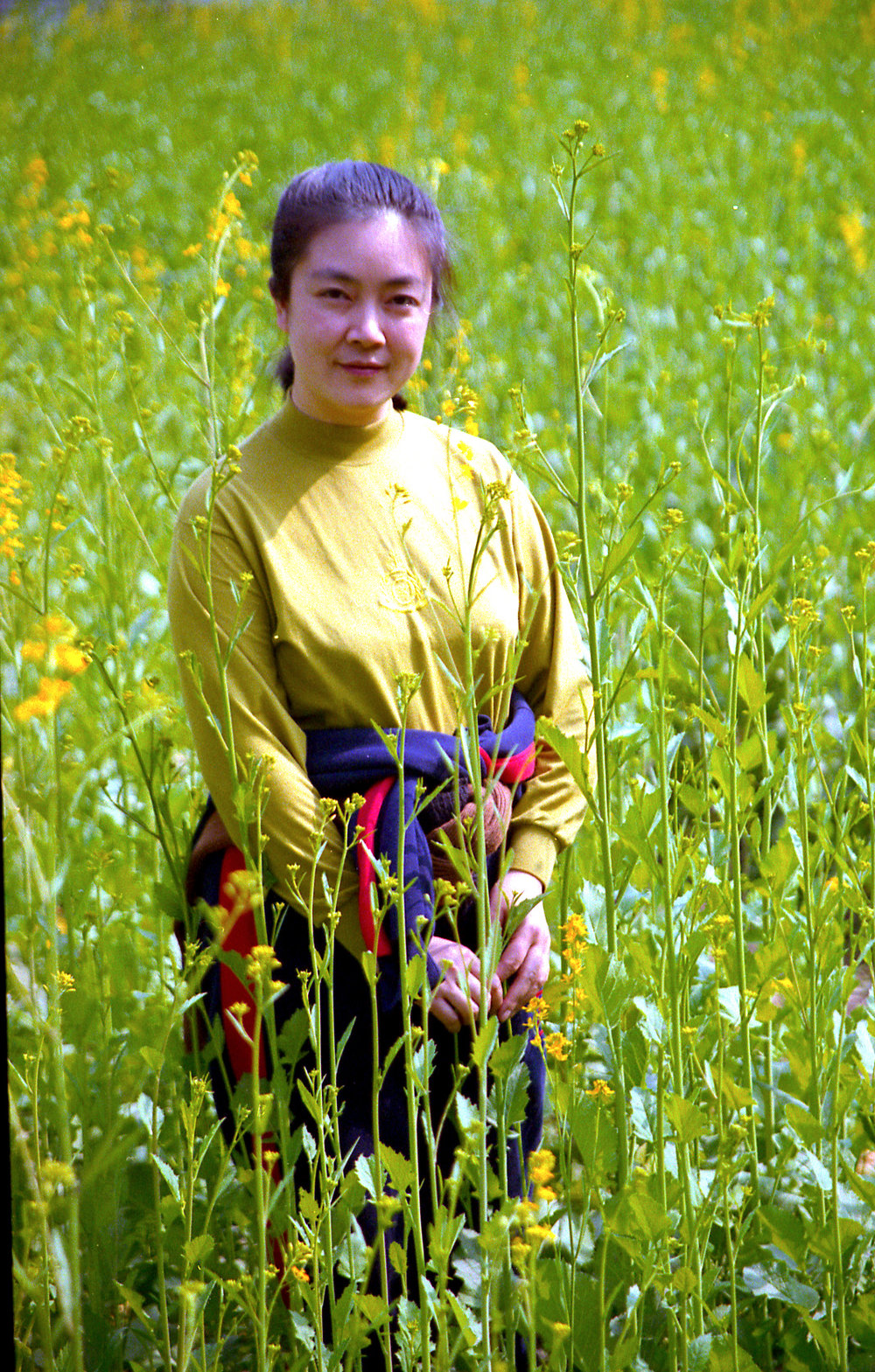 Jennifer at the suburb and Mianyang City, Sichuan Province, China in 1998. 曾錚1998年初攝於四川綿陽郊區。