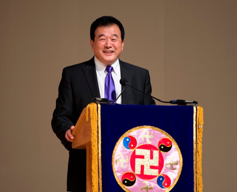 2012年7月14日，法輪功創始人李洪志先生在法輪功華府法會上講法。（攝影：戴兵/大紀元）