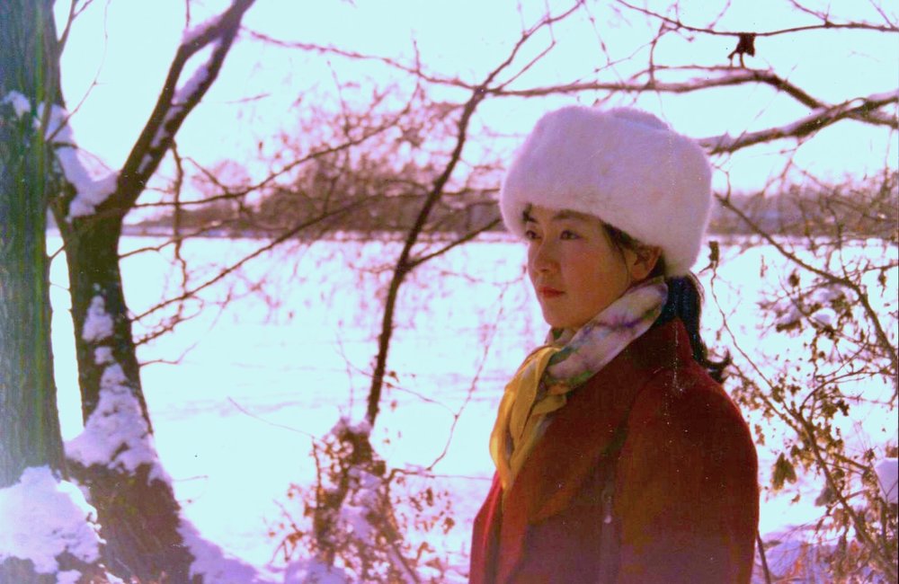 Jennifer at Summer Palace in Beijing in 1991. 曾錚1991年攝於北京頤和園。