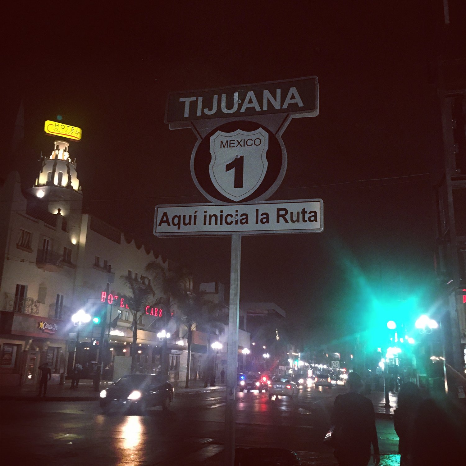 La Revu, Avenida Revolución en Tijuana de noche