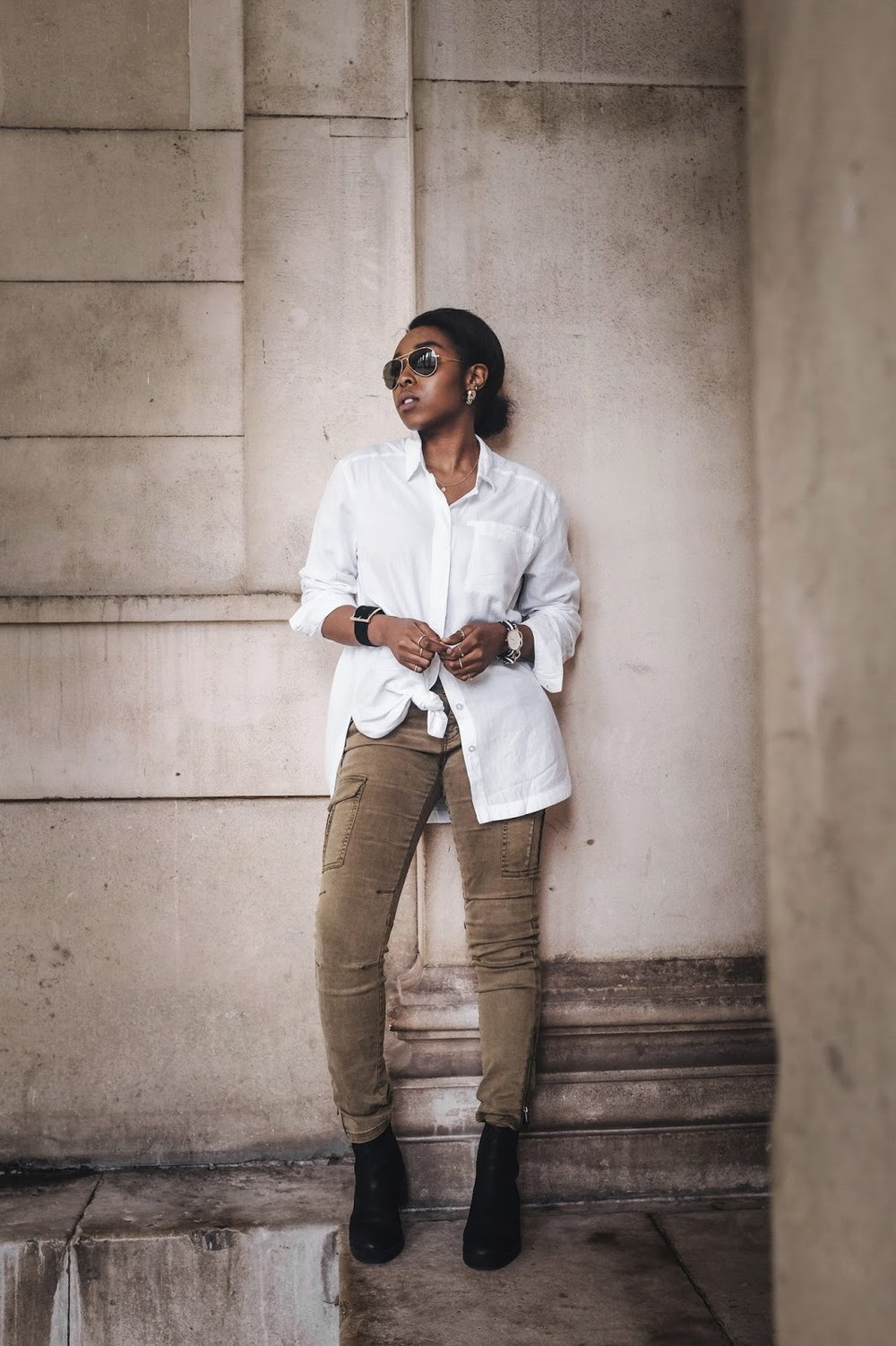UK fashion Blogger 2015 wearing white urban outfitters shirt khaki cargo trousers and asos chelsea boots