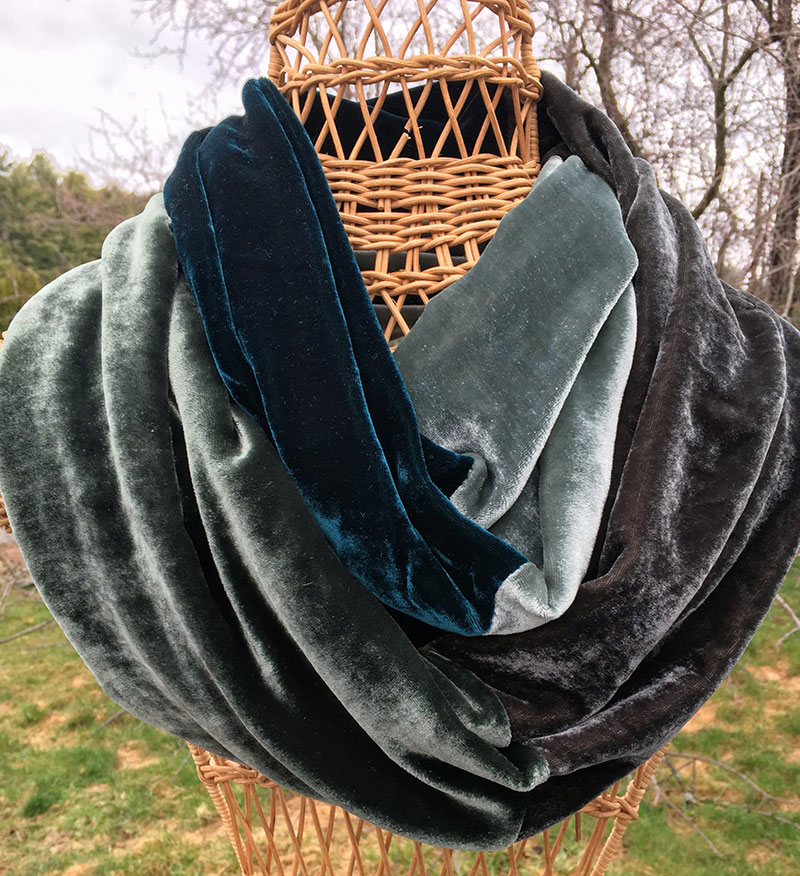 Sewing tutorial: Velvet infinity scarf