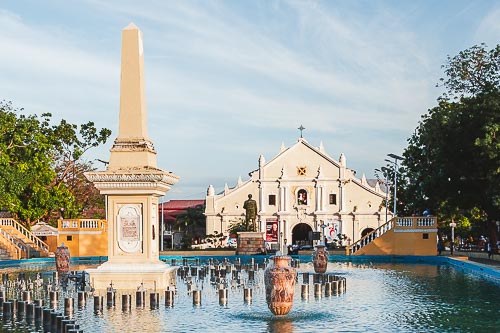 how to get to vigan city from manila