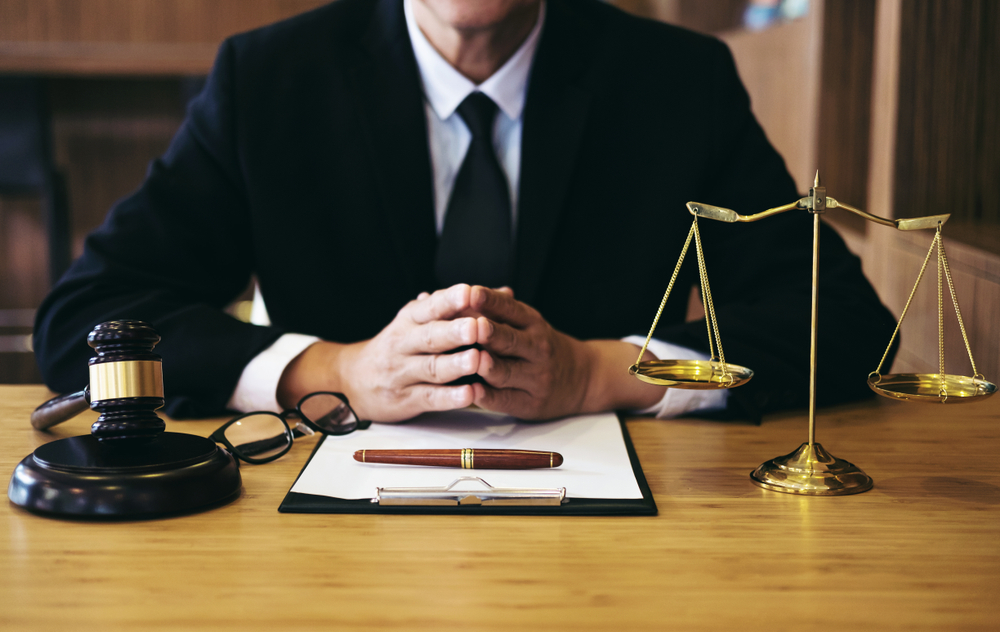 What Are the Differences between a Private attorney and Public Defender?