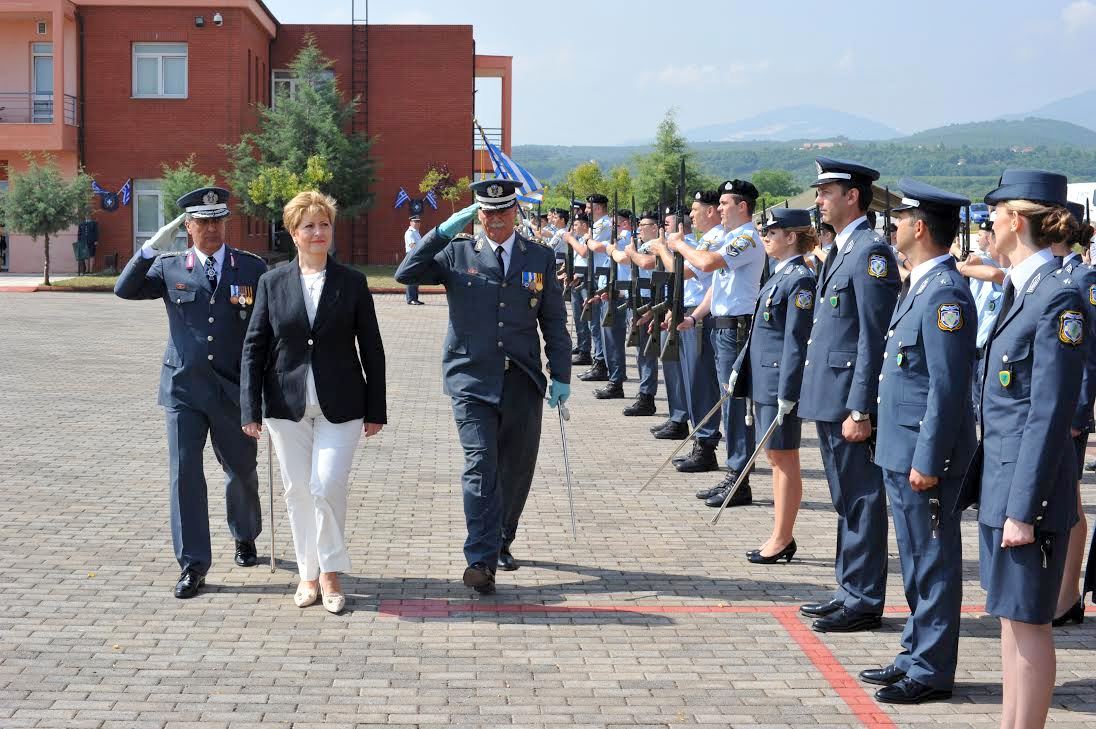 Επίδοση ξιφών παρουσία της υφυπουργού Εσωτερικών στη Σχολή Αστυνομίας