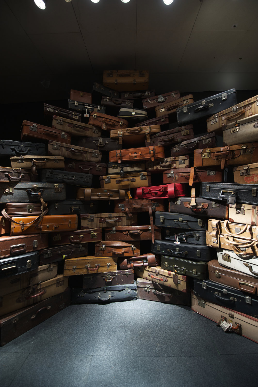 RÃ©sultat de recherche d'images pour "Chiharu Shiota valises"