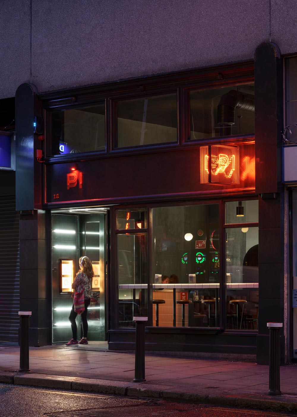 Pi Pizza Dublin, exterior shot of the restaurant at night, on Geogre's street Dublin 2