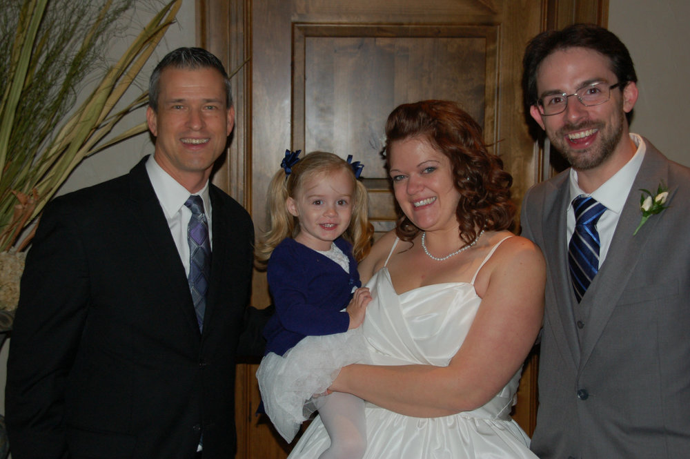 Damian King, wedding officiant and marriage coach, in Columbus Ohio, at Pinnacle Golf Club with bride, groom, and daughter