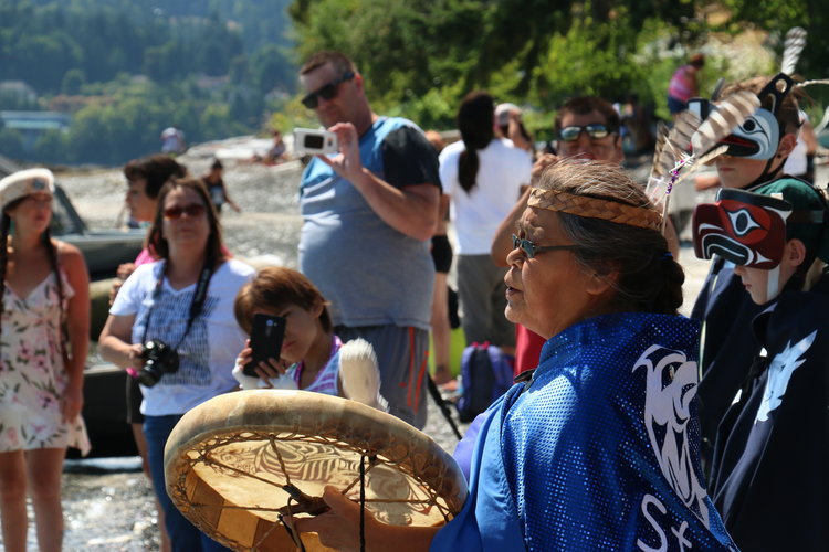 The Stz’uminus First Nation sings canoes ashore in Chemainus, B.C. in 2017.  Photo credit: Julian Brave NoiseCat