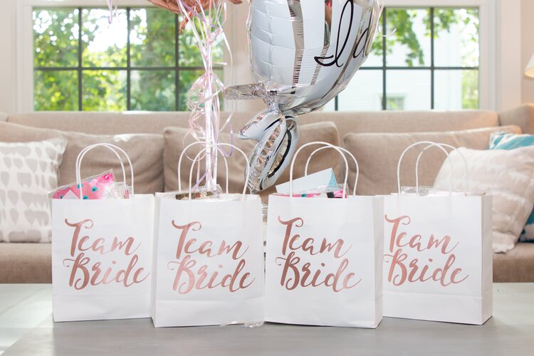 Tips-On-How-To-Host-An-Unforgettable-Wedding-Shower-Gifts
