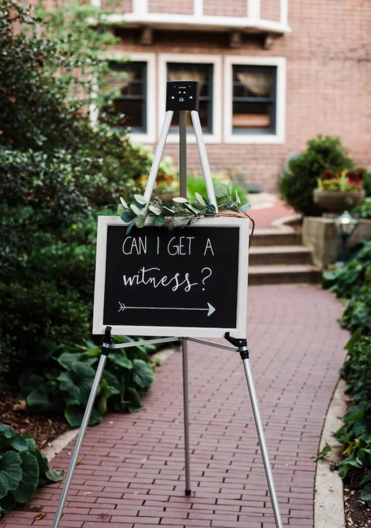 Funny-Wedding-Day-Signs-Capture-Moments