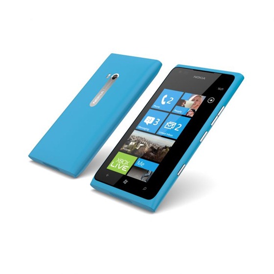 700-nokia-lumia-900-cyan-front-and-back