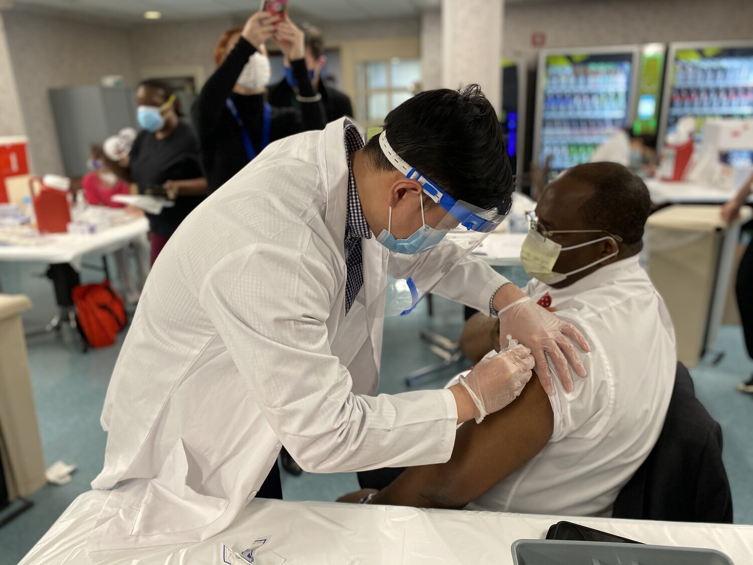 Η διάθεση εμβολίων στα γηροκομεία της Νέας Υόρκης δεν φτάνει ακόμη σε κάθε κάτοικο, λένε οι οικογένειες – Queens Daily Eagle