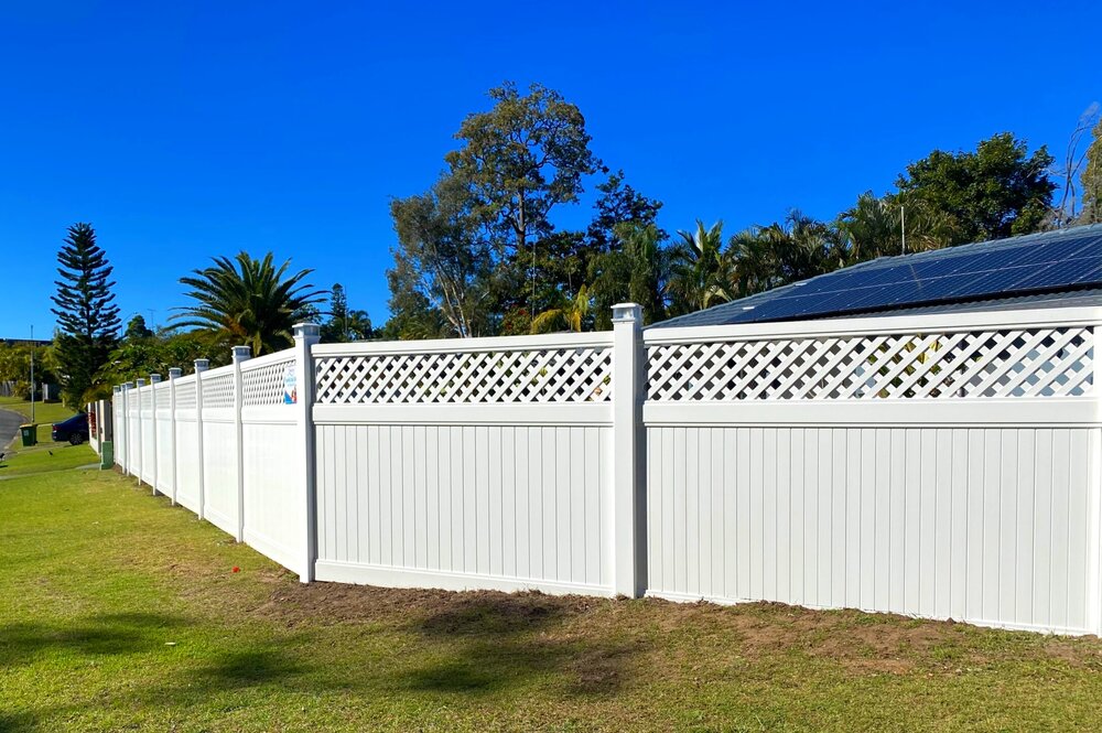 Lattice-Top privacy fence "Bertha"