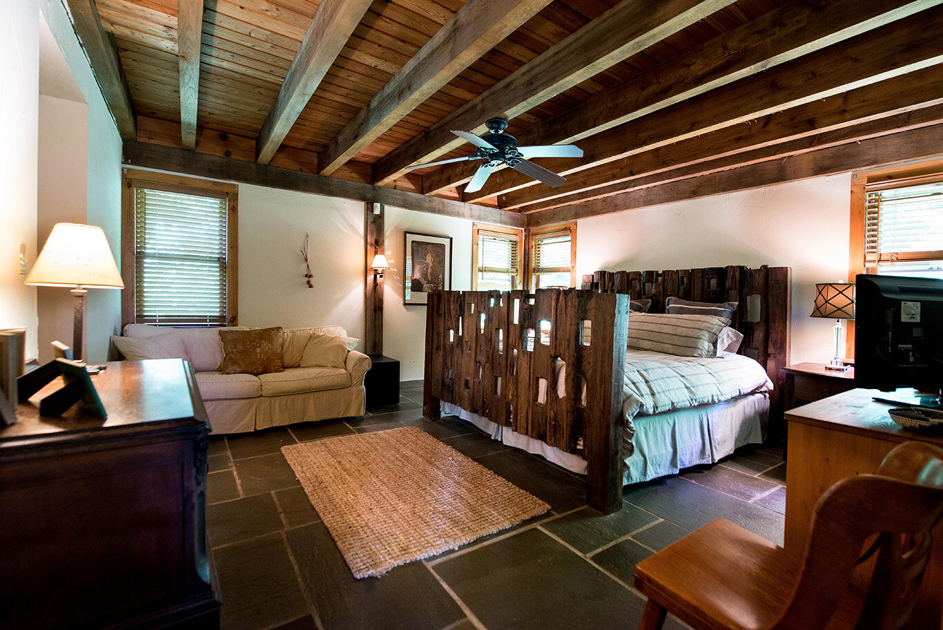 private haven in blackberry lake estates master bedroom