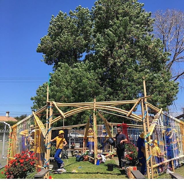 Slow art collective is making magic at Moreland Primary school! This installation is a place to knot, grow Indigenous plants, grow vegetables, collect seeds, share, slow down, weave and let the stories of Merri Merri yalluk animate our relation to our school grounds in Wurundjeri country #repost from @chacokato @dylanmartorelll #morelandprimaryschool #wurundjeriland #wurundjeriseasons