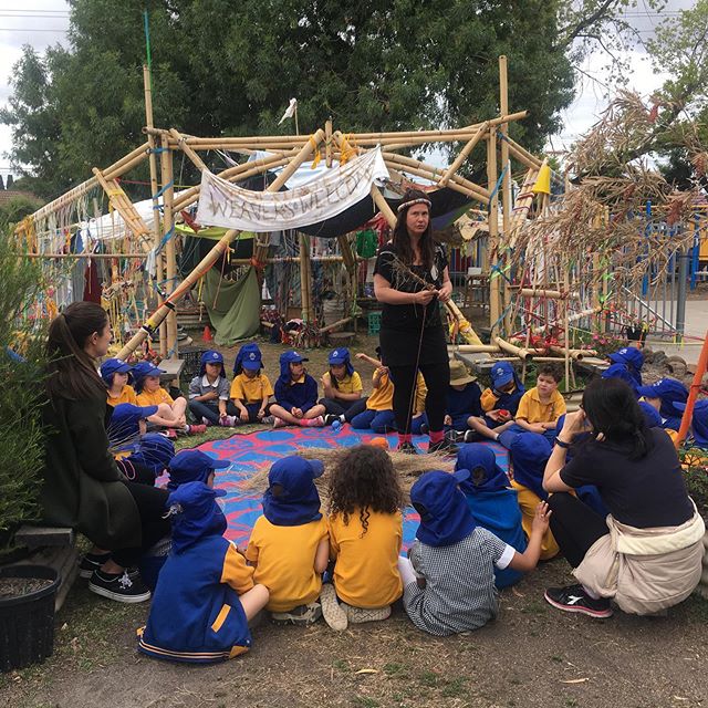 Weaving with poa grass today with @adrienne_kneebone at #morelandprimaryschool in slow art collective&rsquo;s bamboo installation... more yarns, more hangs, more fun