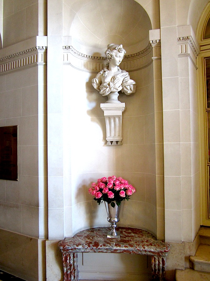 postcards-from-paris-hotel-crillon-lobby-statue-roses-redo