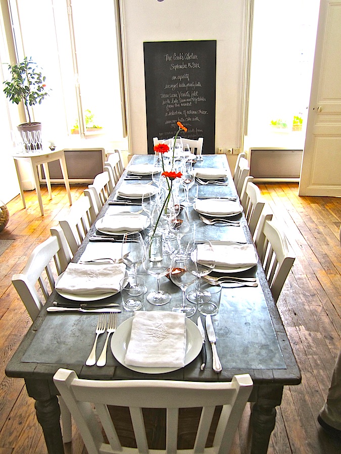 burgundy-cooks-atelier-long-table