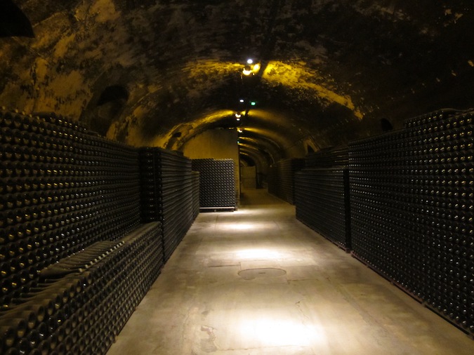 champagne-krug-cave-tunnel
