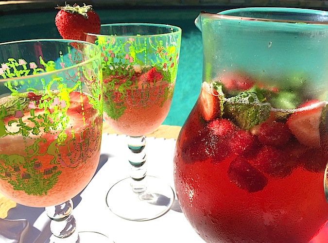 cocktail-couture-sparkling-strawberry-sagria-3-closeup