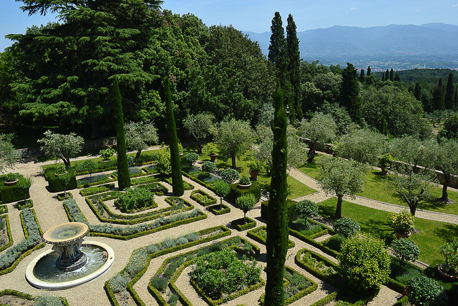 il-palagio-gardens-tuscany