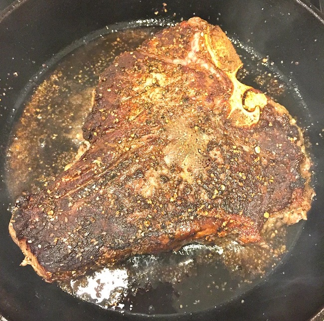 bistecca-alla-fiorentina-steak-cast-iron-pan