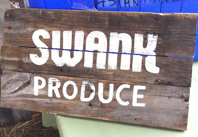 swank-farm-stand-dinner-wood-sign