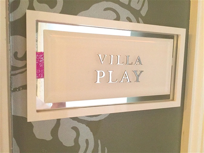birthday-eau-spa-villa-play-sign