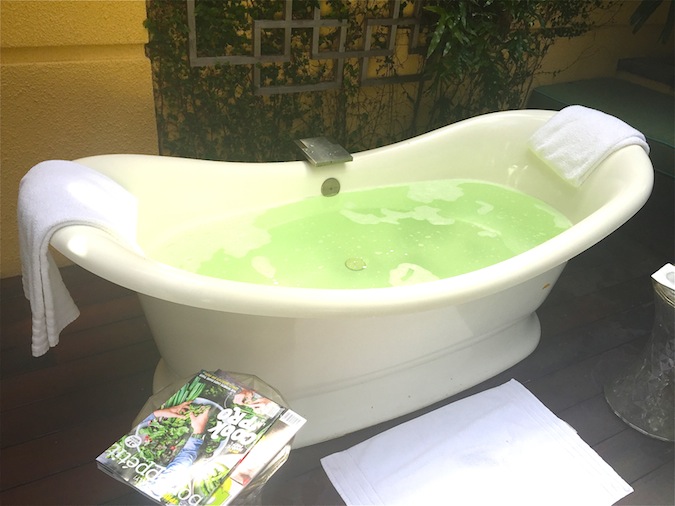 birthday-eau-spa-outdoor-bathtub