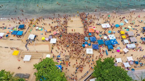 people-on-beach-watching-beach-volleyball-3772411.jpg