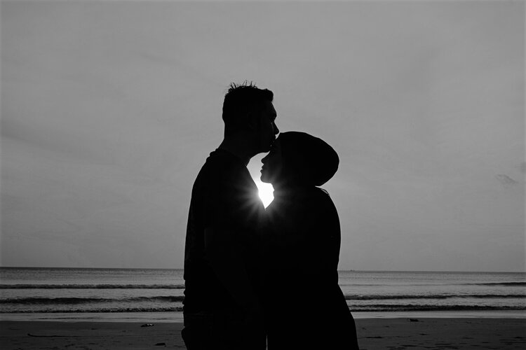 silhouette-of-man-and-woman-standing-on-beach-3812943.jpg