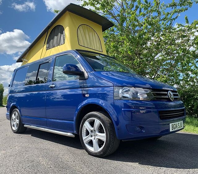 Awesome VW T5 pop-top roof conversion. We love their choice of yellow canvas which looks amazing with the blue. 🤟 . . . #campervan #camperlife #poptopcamper #poptop #vanlife #vwt5 #vwt5camper #transporter #vwbus #campervanconversion #vanconversion #conversionvan #vwt5transporter