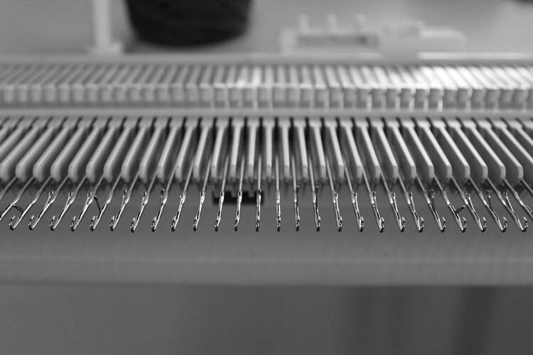 how to make a sweater on a knitting machine