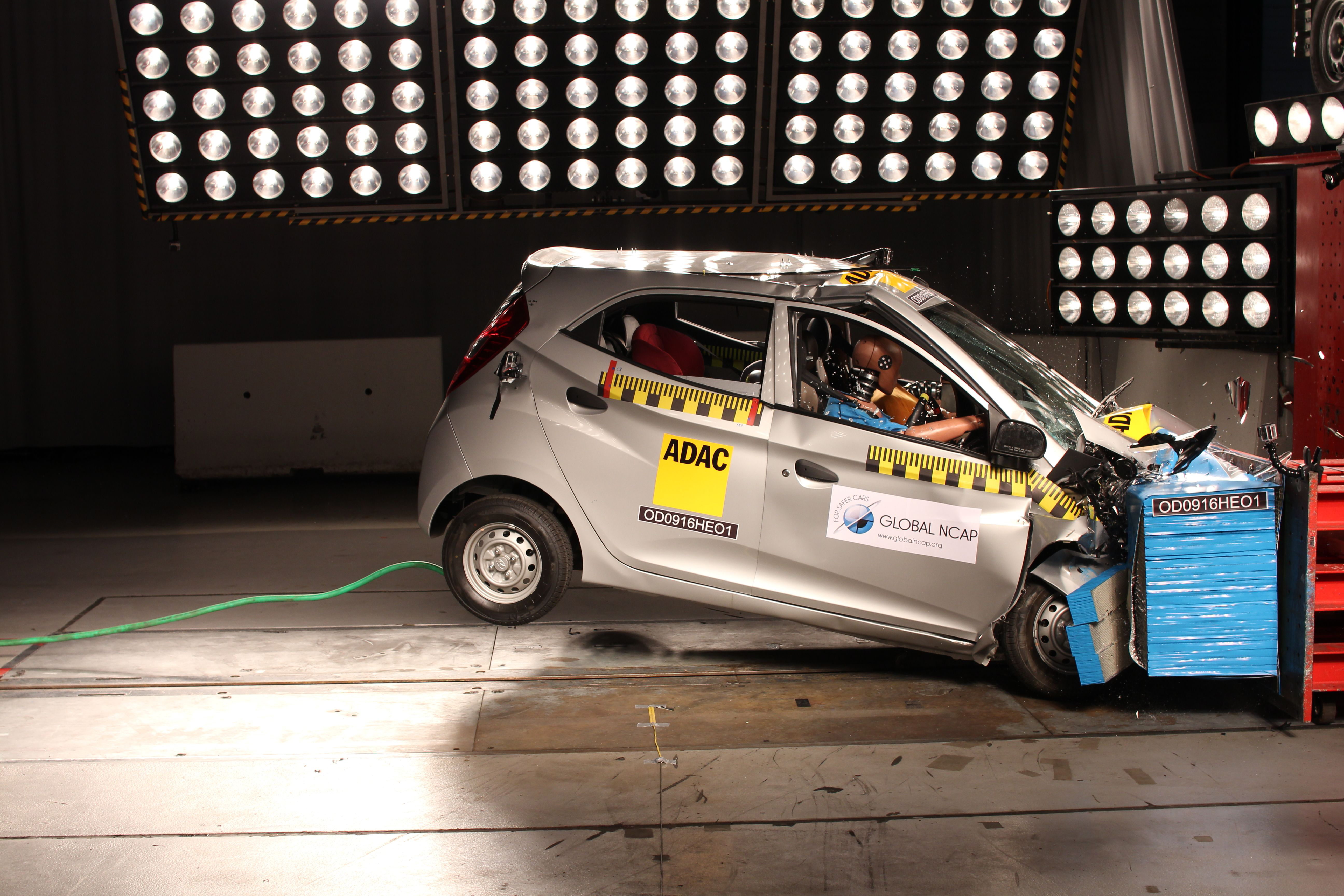 Мир краш тестов. Crash Test Hyundai Eon. Краш тест авто. Самые небезопасные автомобили. Самая опасная машина.