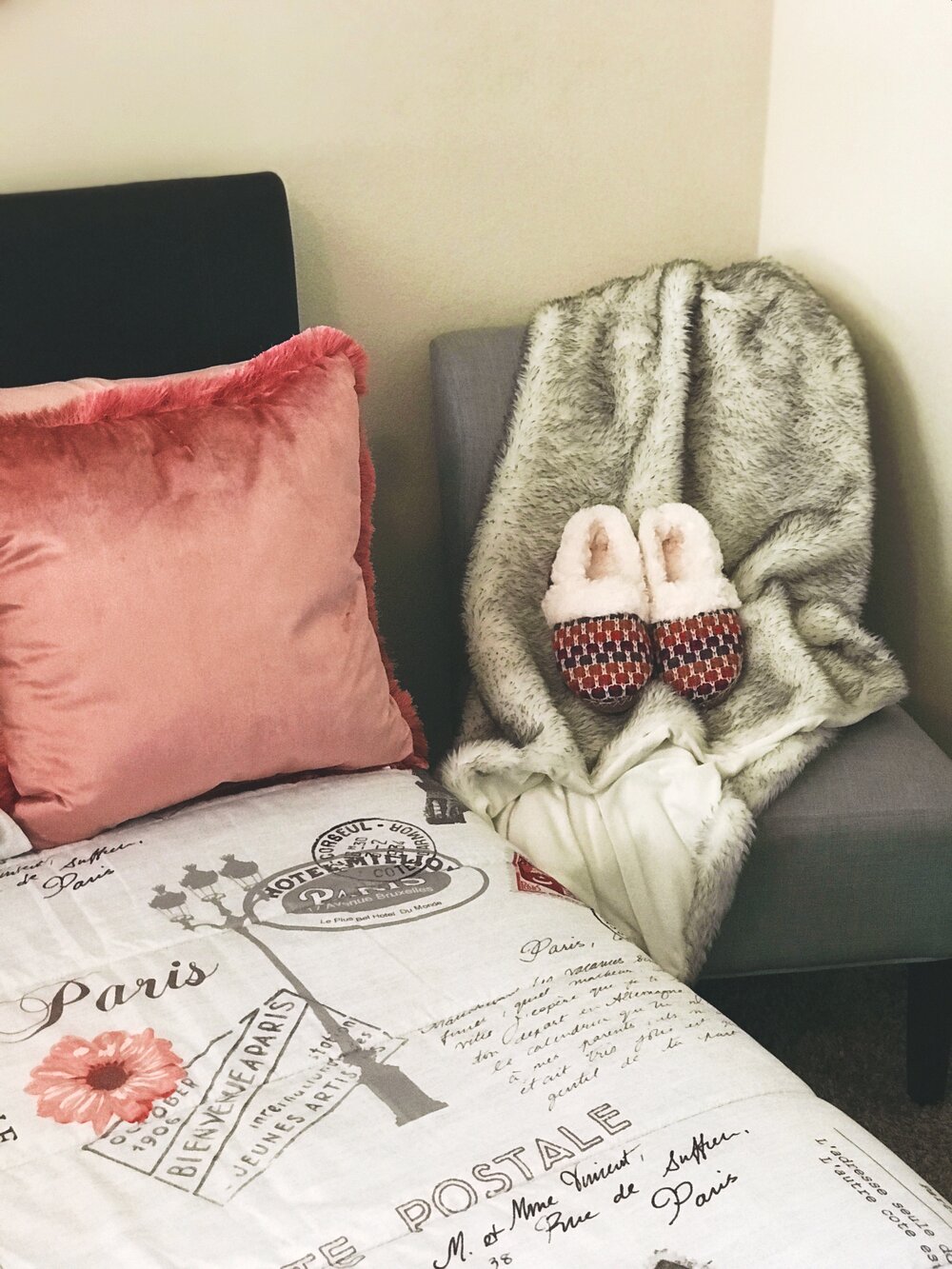 Bedroom Sneak Peek: My Spring Decor (Cozy and Chic) Style