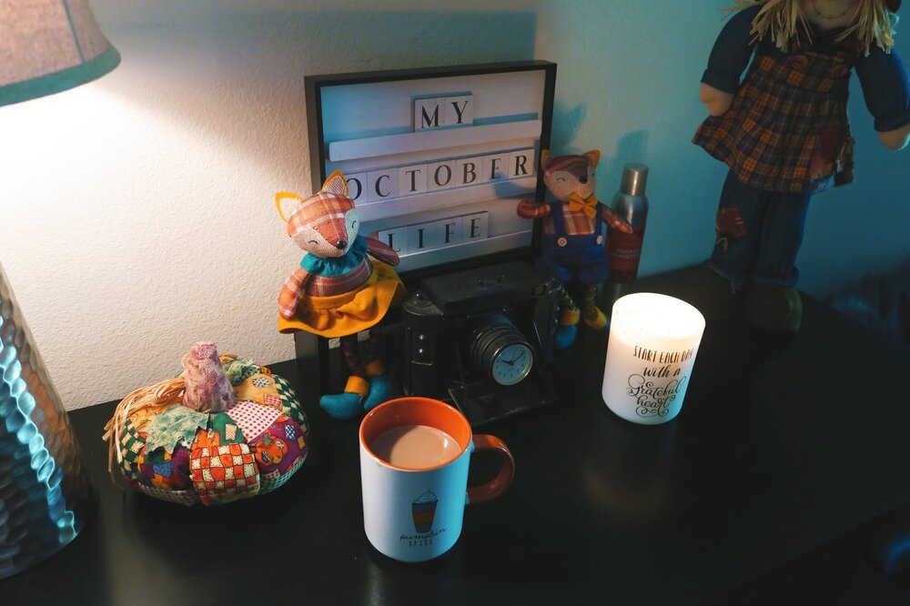 I Made My Room Look COZY For The Holidays: The Fall Desk Tour You Have Been Waiting For!