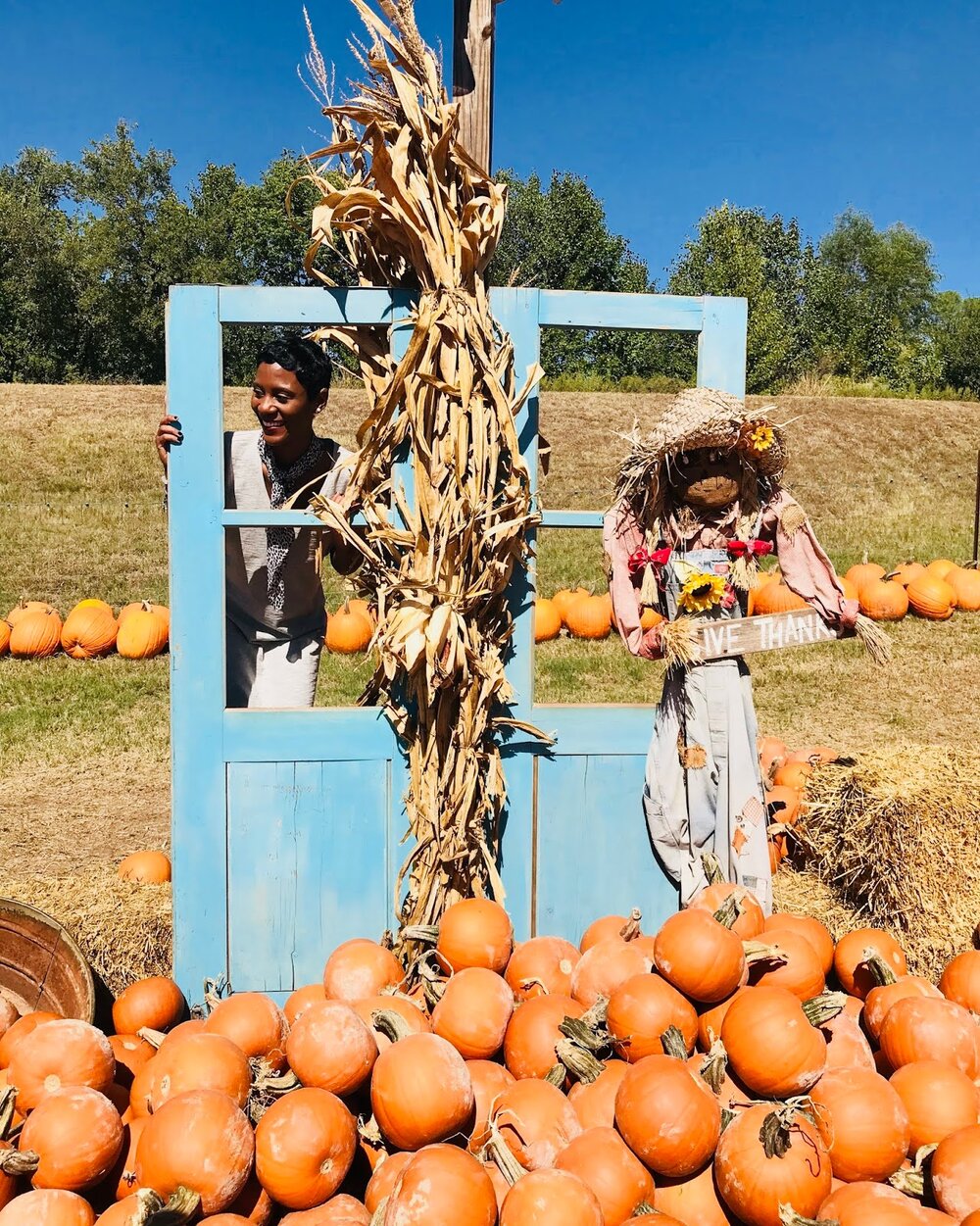 The Cutest Pumpkin Baskets, Posing With The Scare Crows And Getting Lost In The CRAZIEST Maze!