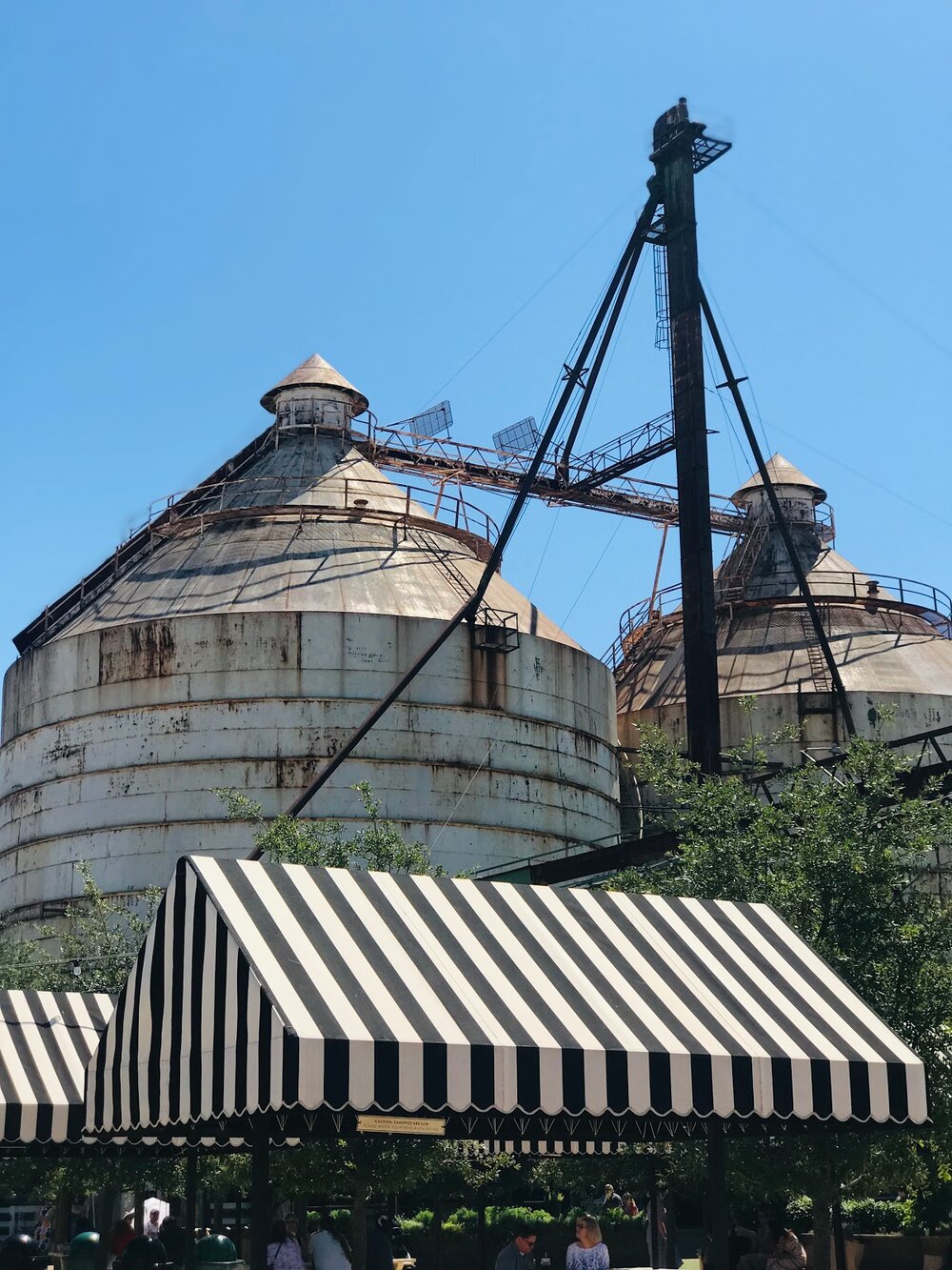 Our Fun Weekend Visiting Magnolia Market In Waco, Texas: Yummy Cupcakes, Shopping And More!