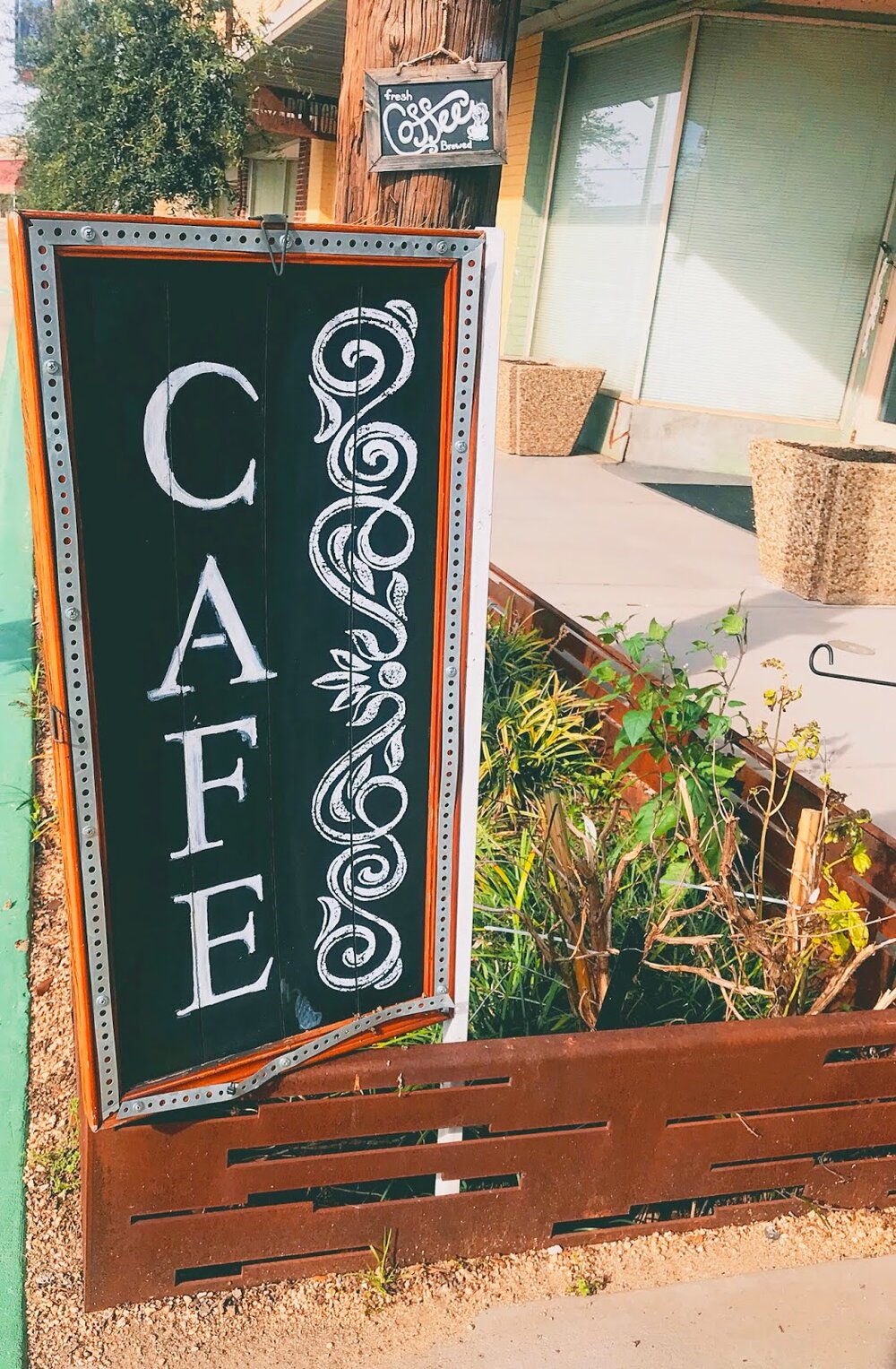 Travel Guide: Visiting Retro 521 Coffee Cafe & Venue In Shreveport, Bossier!
