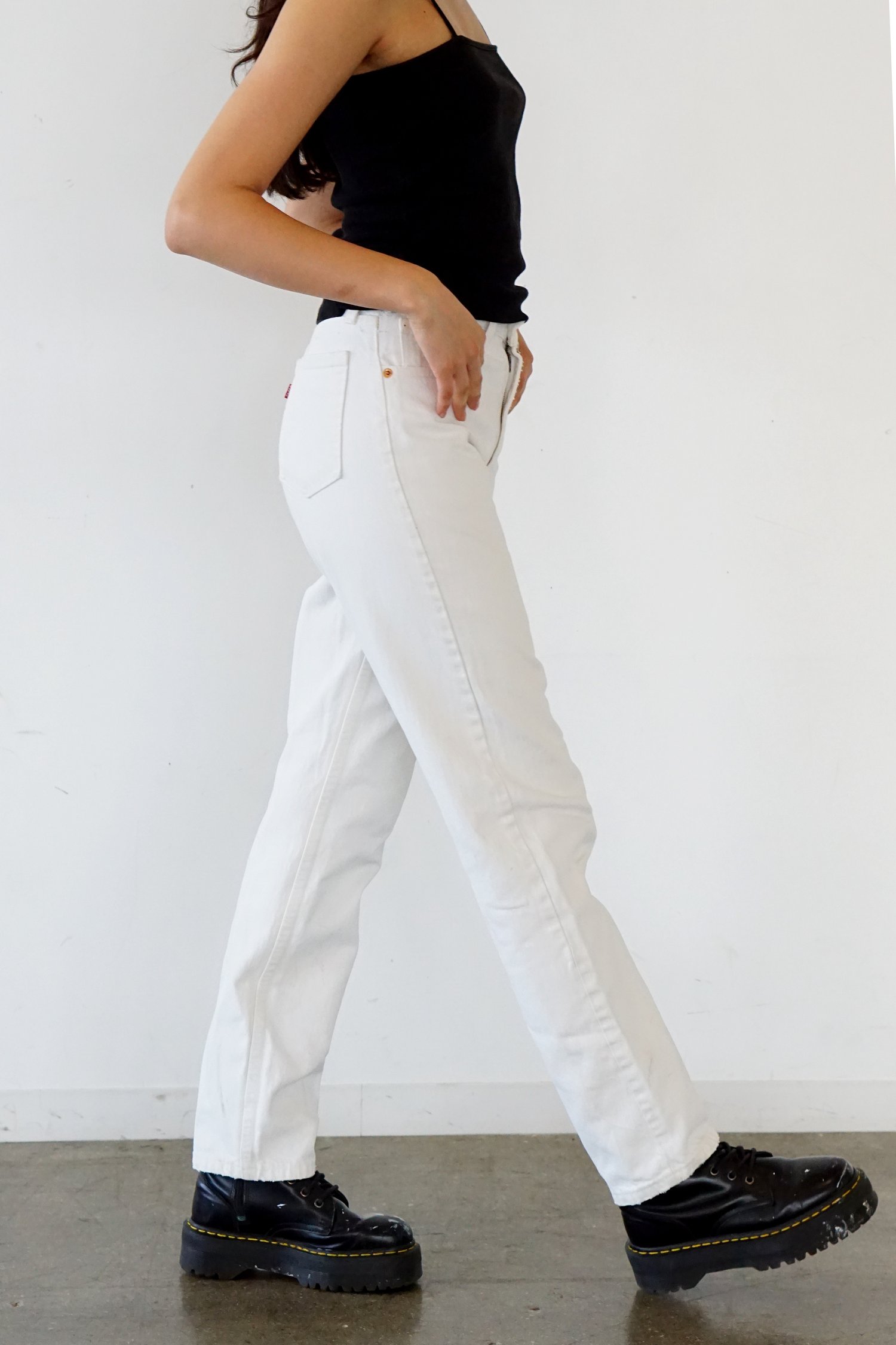White Levi's 560 Denim Jeans SZ 25 — Valley Denim