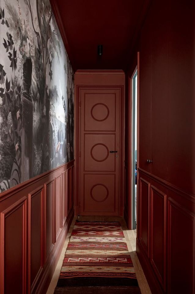 ilaria fatone - un couloir en terracotta et papier peint