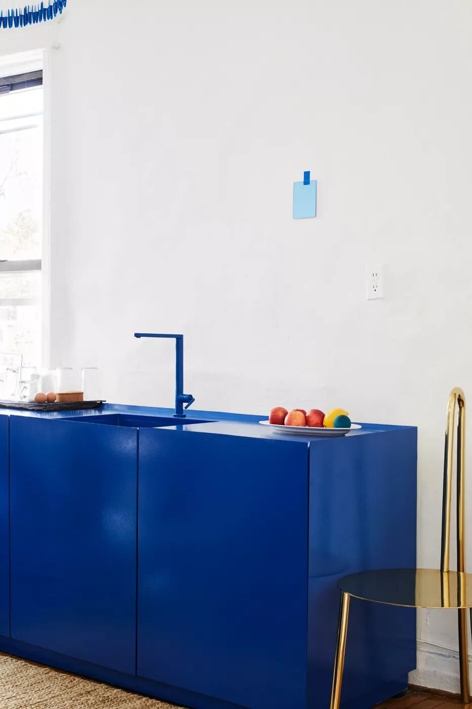 ilaria fatone inspirations - une cuisine en bleu klein