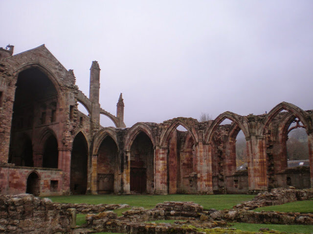 Melrose Abbey: Must-See Historic Ruins near Edinburgh, Scotland | CosmosMariners.com