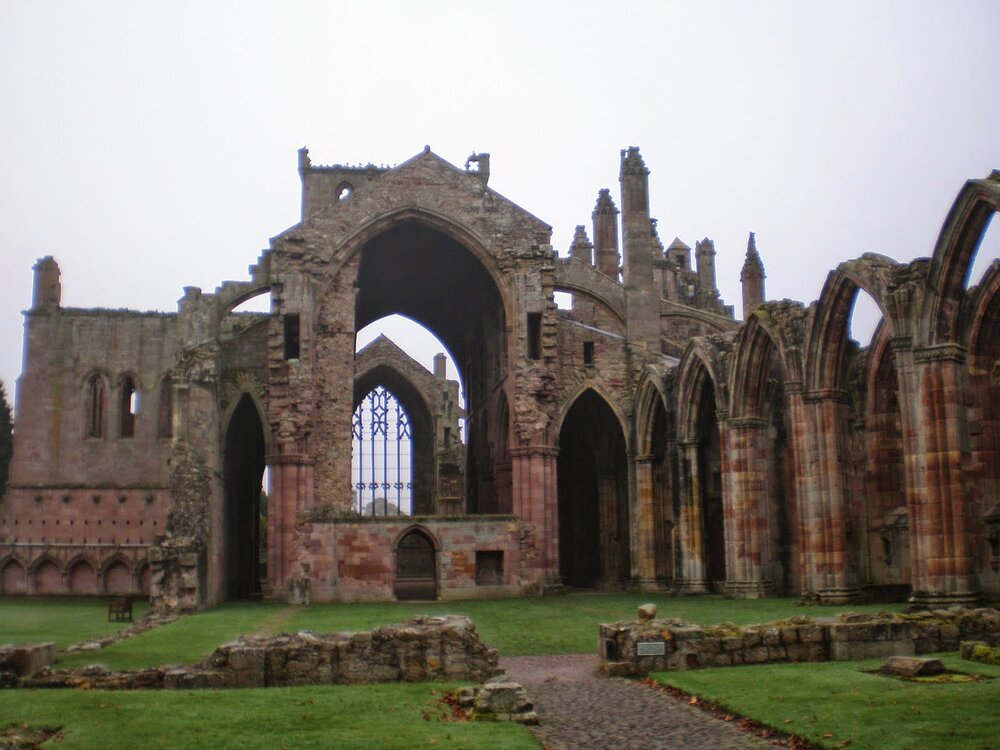 Melrose Abbey: Must-See Historic Ruins near Edinburgh, Scotland | CosmosMariners.com