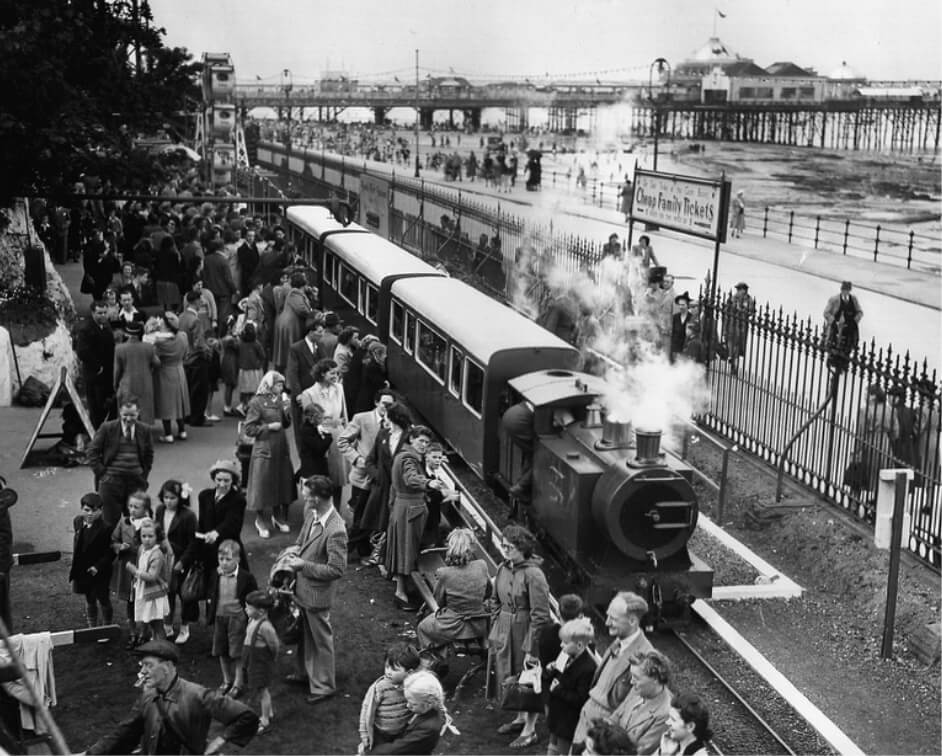 Black and white photo of a steam train.