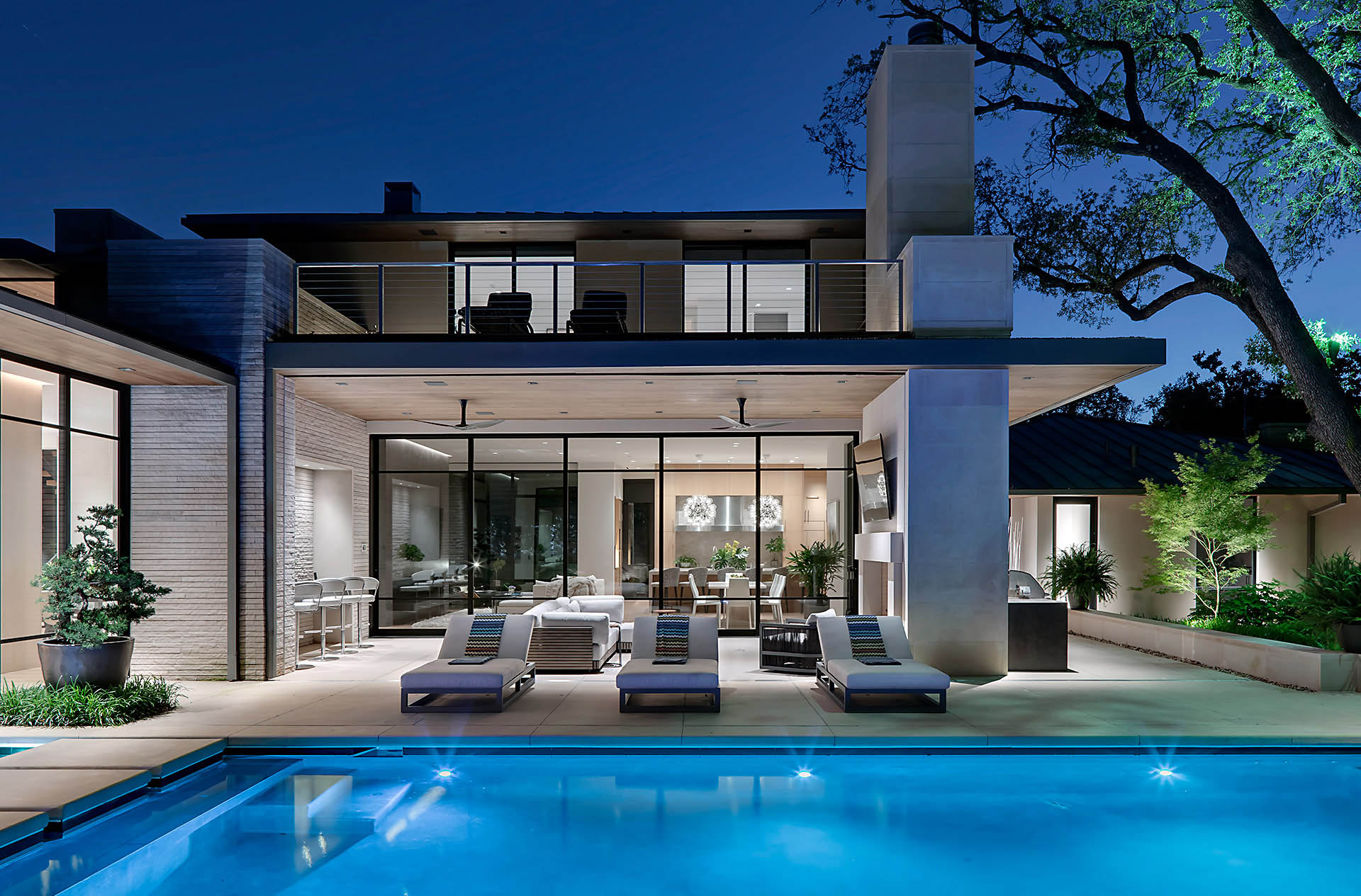 A Bernbaum/Magadini Architects modern contemporary in Preston Hollow Dallas Texas featuring views of living area from pool terrace.